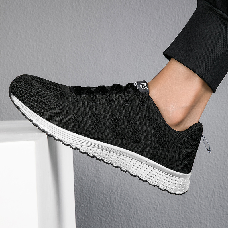 Sepatu olahraga pria, sneaker  - Sports Equipment Brands ulasan dan harga
