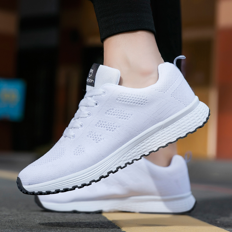Sepatu olahraga pria, sneaker  - Sports Equipment Brands ulasan dan harga